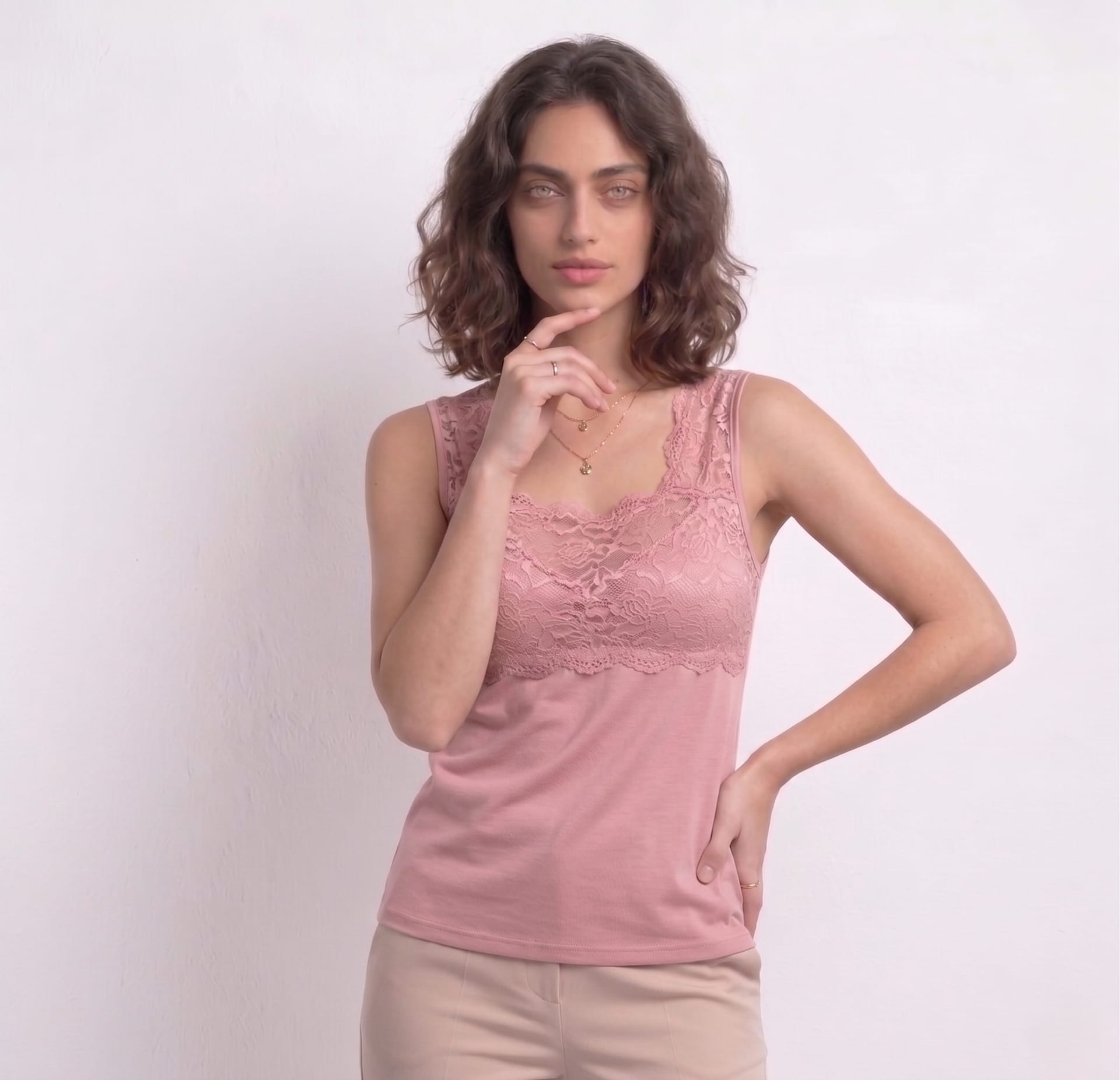 Art. 900 Wide shoulder tank top with lace insert - Image 5