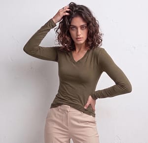 1052 long sleeve V-neck sweater